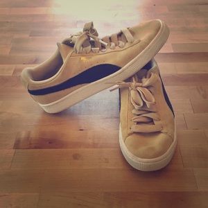 Women’s Suede Puma Athletic Shoes